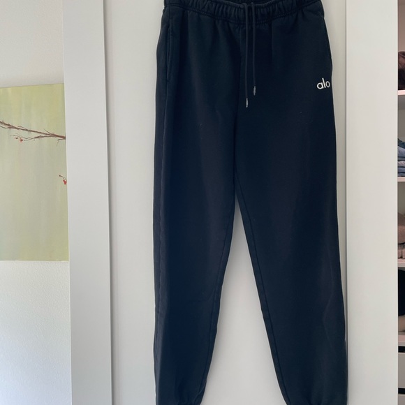 ALO Yoga Black Joggers - Picture 2 of 2